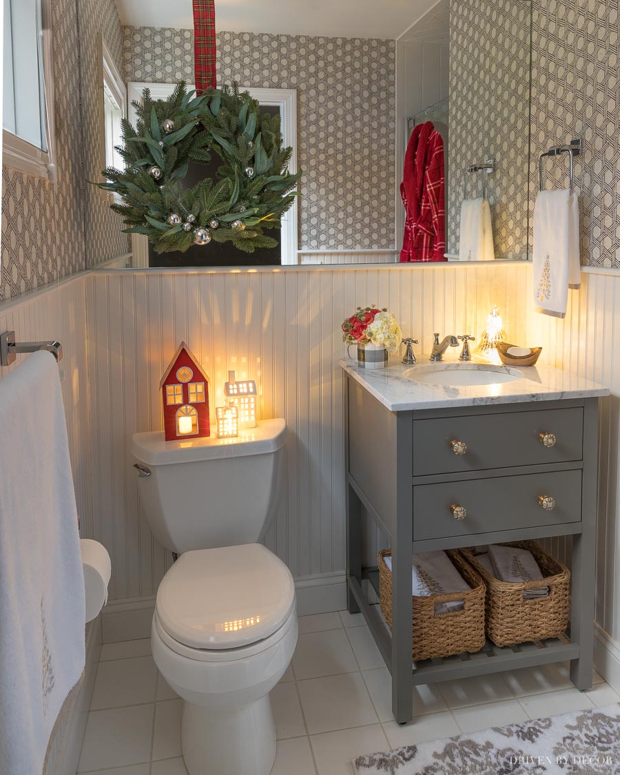 Love this bathroom with the cutest Christmas decorations added for a nighttime glow!!