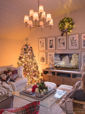 Love this cozy Christmas home tour!