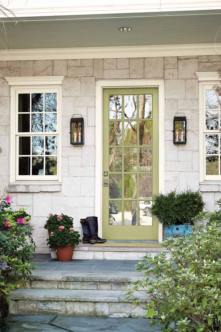 Loving the shade of green on this door! More on this and other trending paint colors in the post!