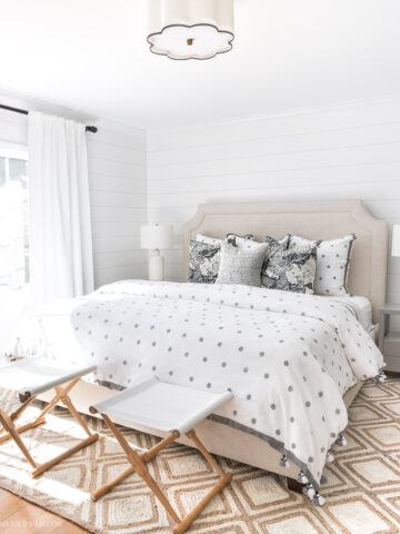 Such beautiful bedroom rug options in this post! Also includes helpful info on jute rugs!