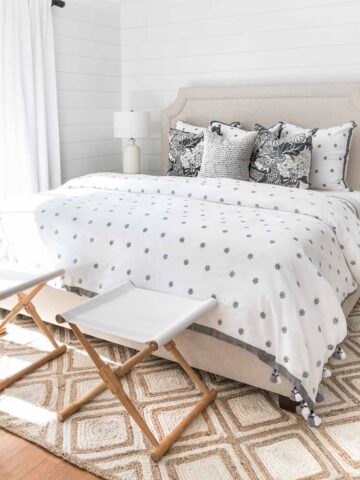 Jute rug in bedroom