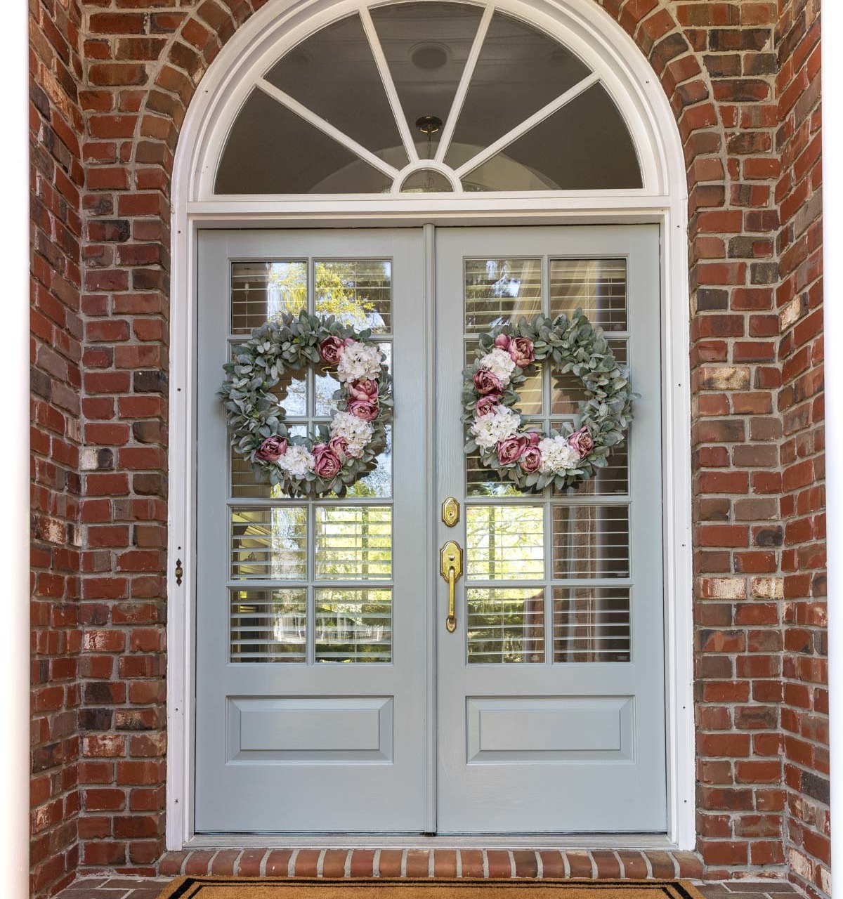 Gorgeous front door paint color and great tutorial on how she painted it!