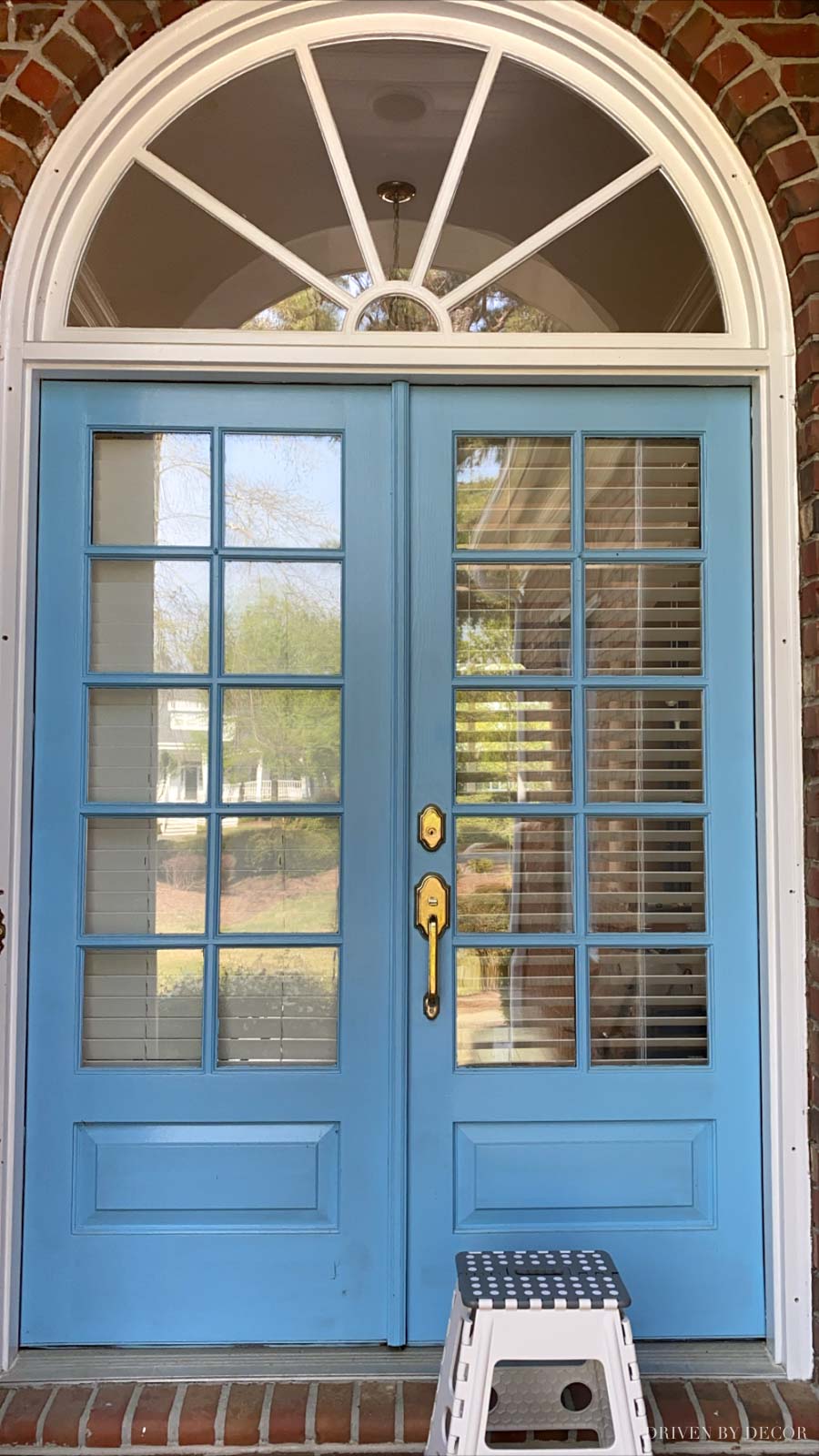 Our front doors before I painted them - click over to see the new color!