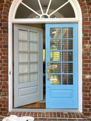 A step by step of how to paint your front door!