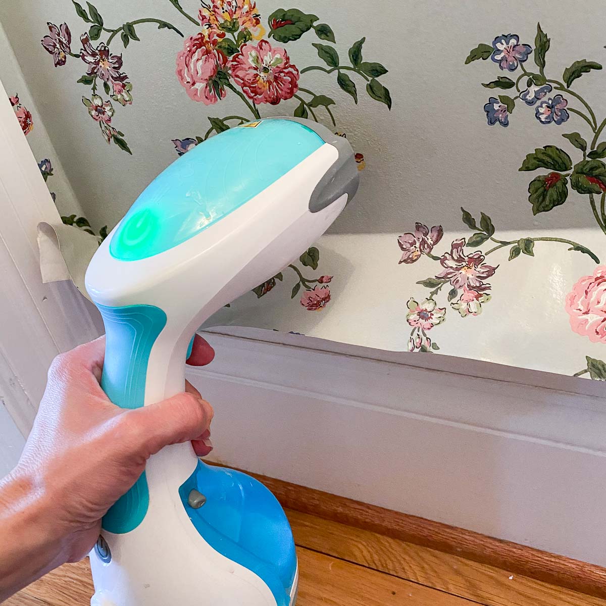How to use sticker remover from GETSUN easily to remove wallpaper on the  wall. 