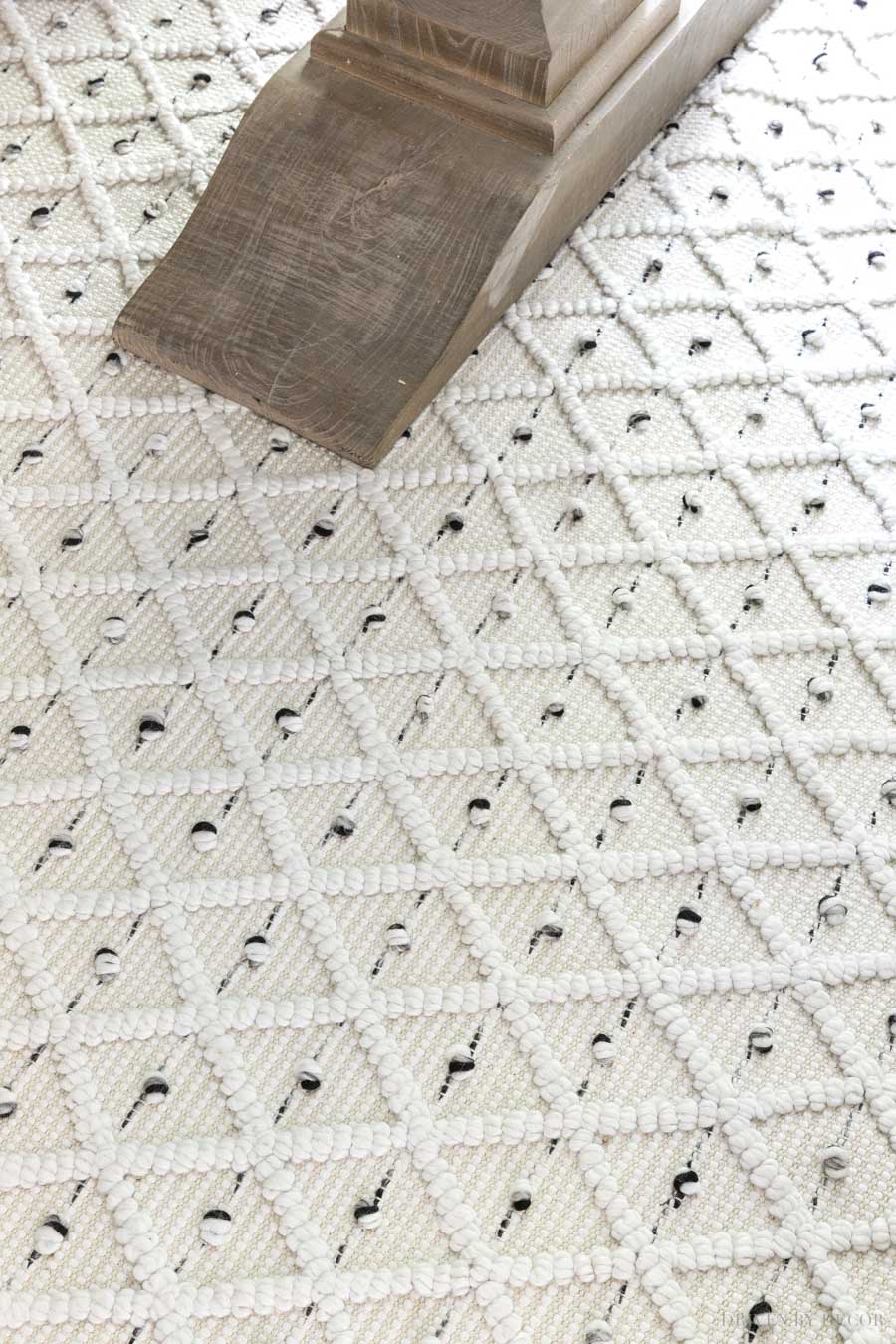 Love this patterned flatweave rug in cream with gray and black - gorgeous!