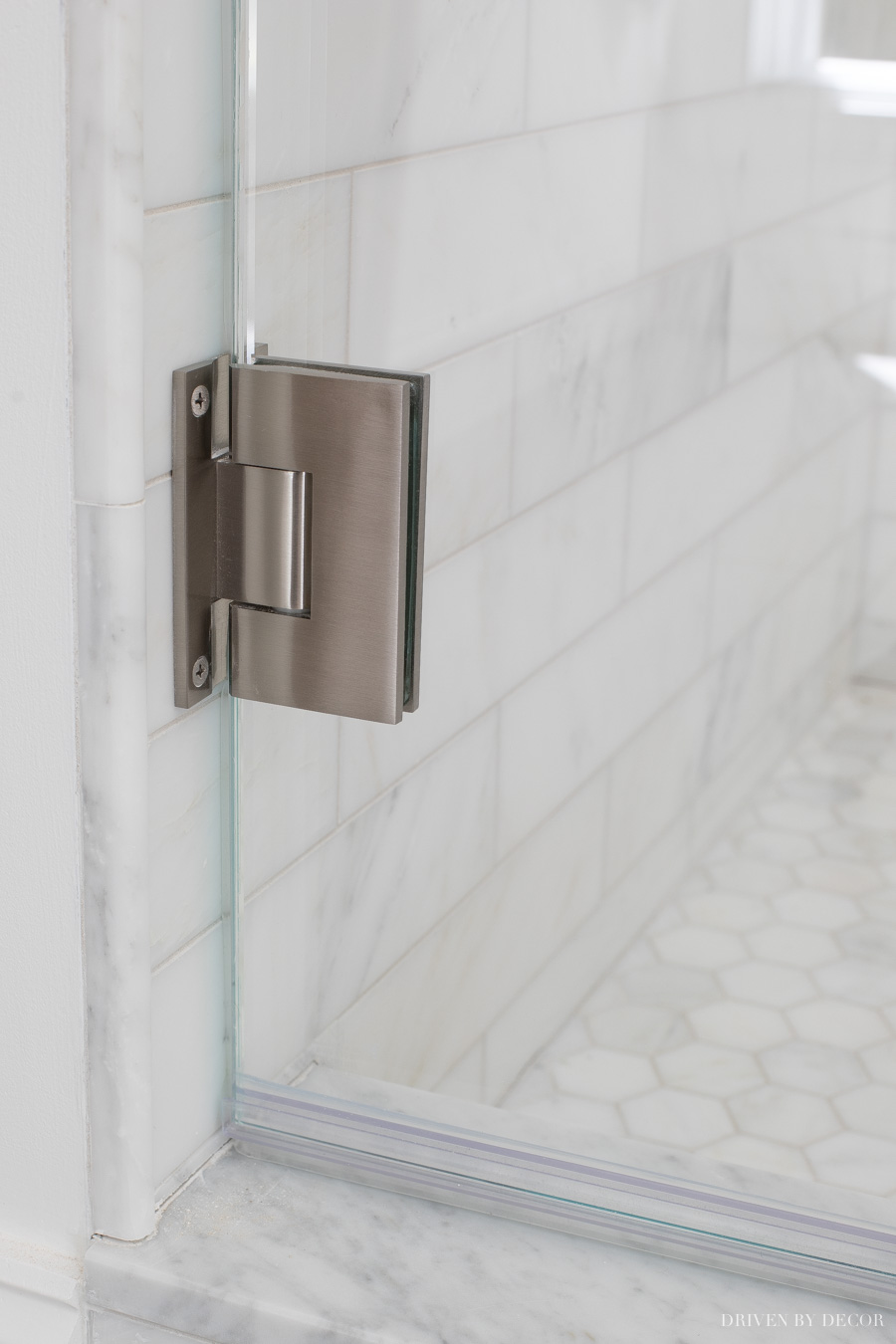 Wall hinge of glass shower enclosures