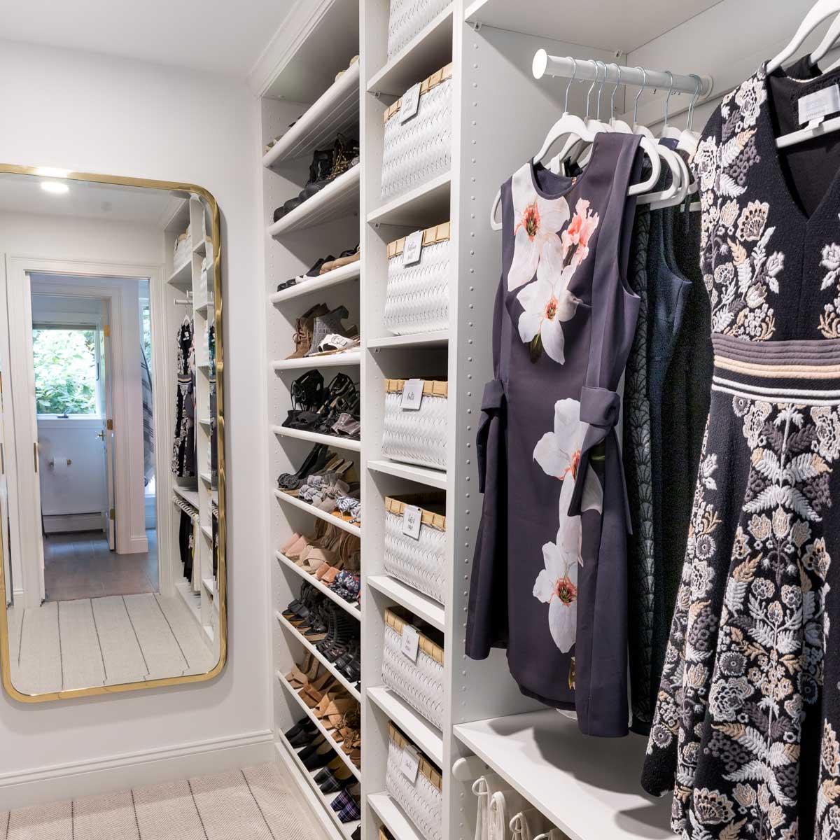 7 of the best space saving hangers to organize your closet