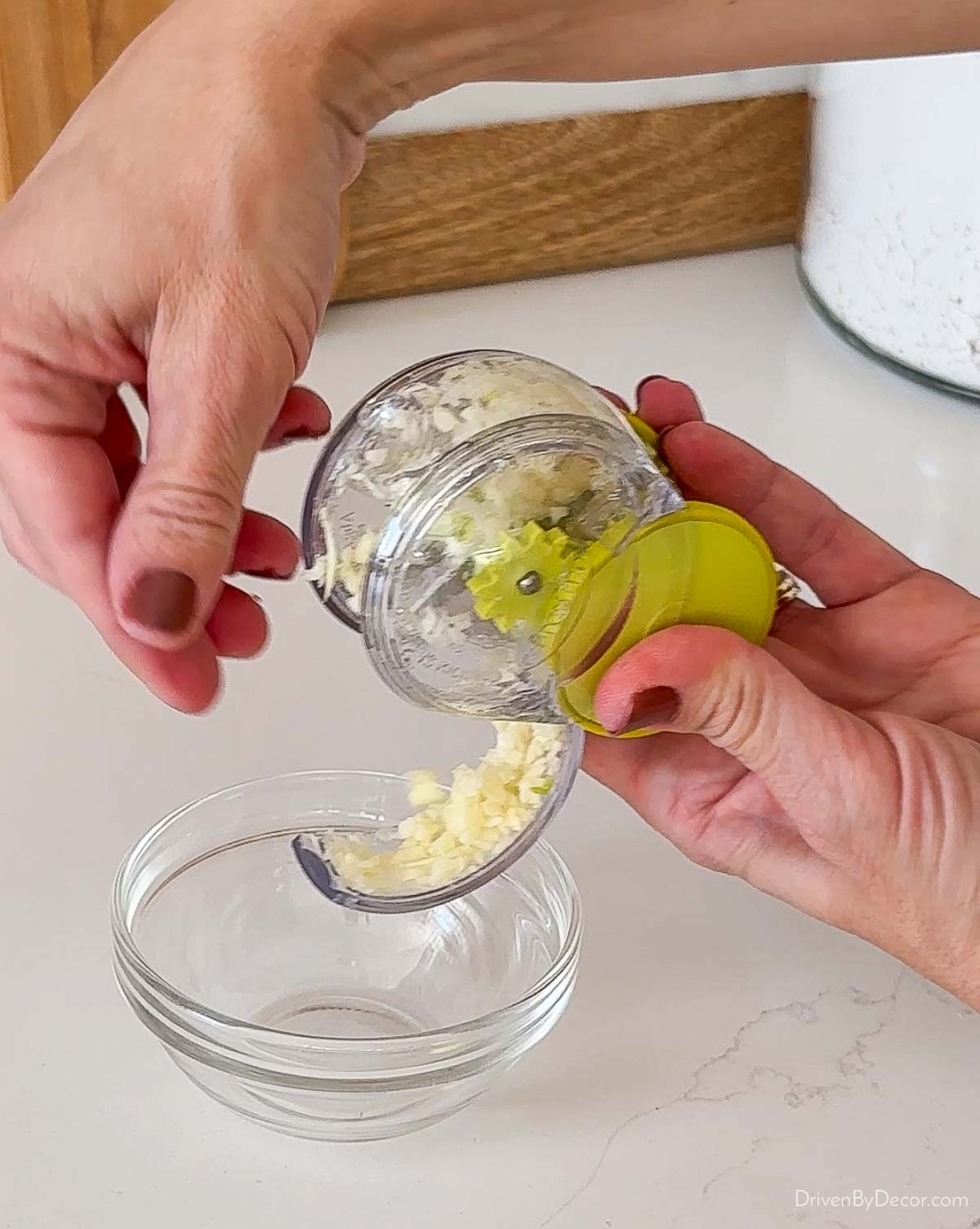 Removing garlic from garlic chopper