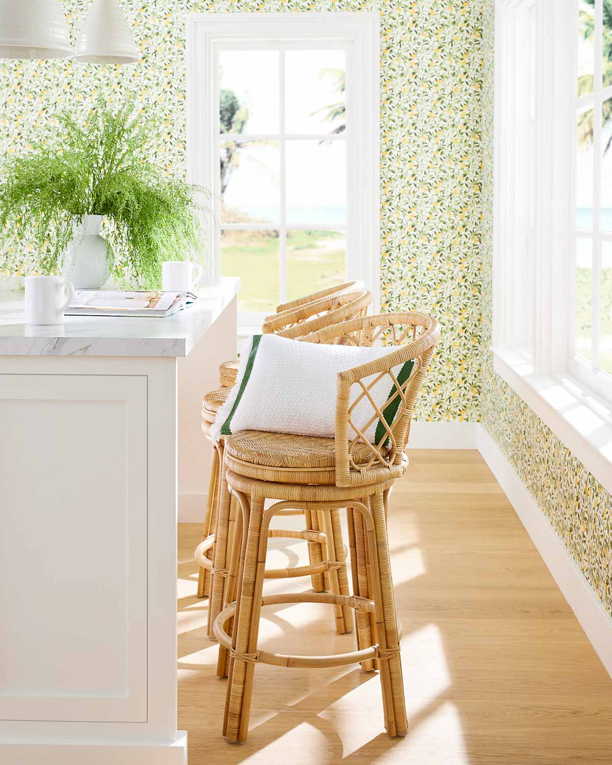 Lemon wallpaper in the kitchen