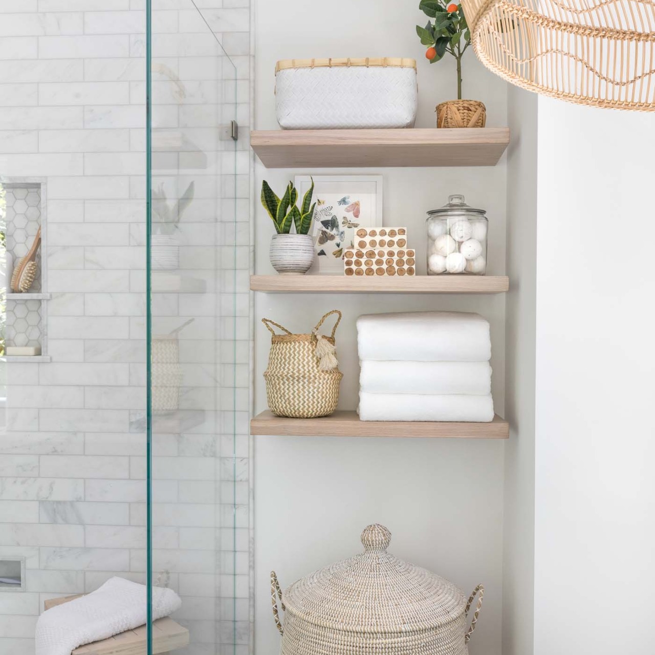 The best white paint color with Carrara marble - Benjamin Moore Chantilly Lace!