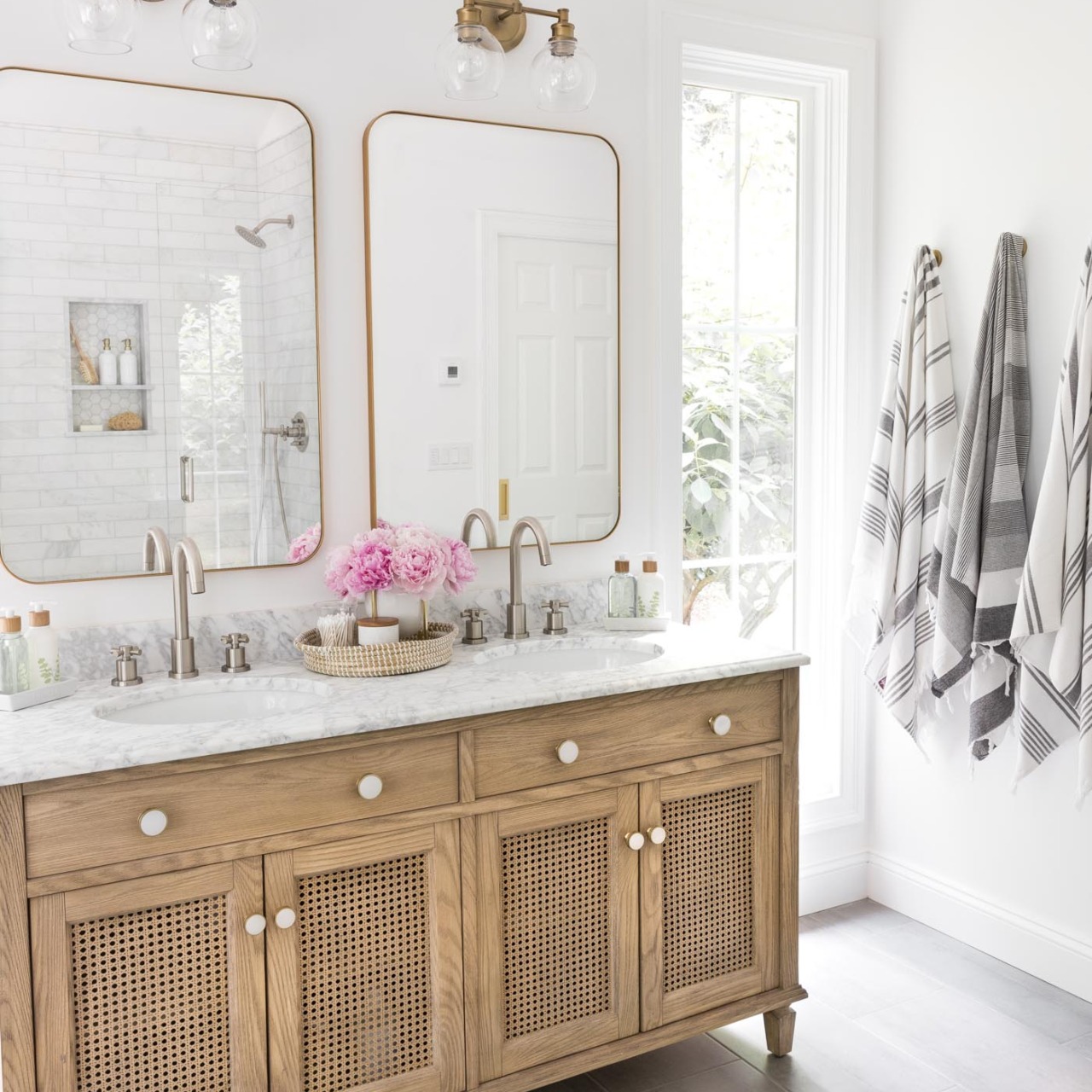 Love the white paint color in this bathroom - Benjamin Moore Chantilly Lace