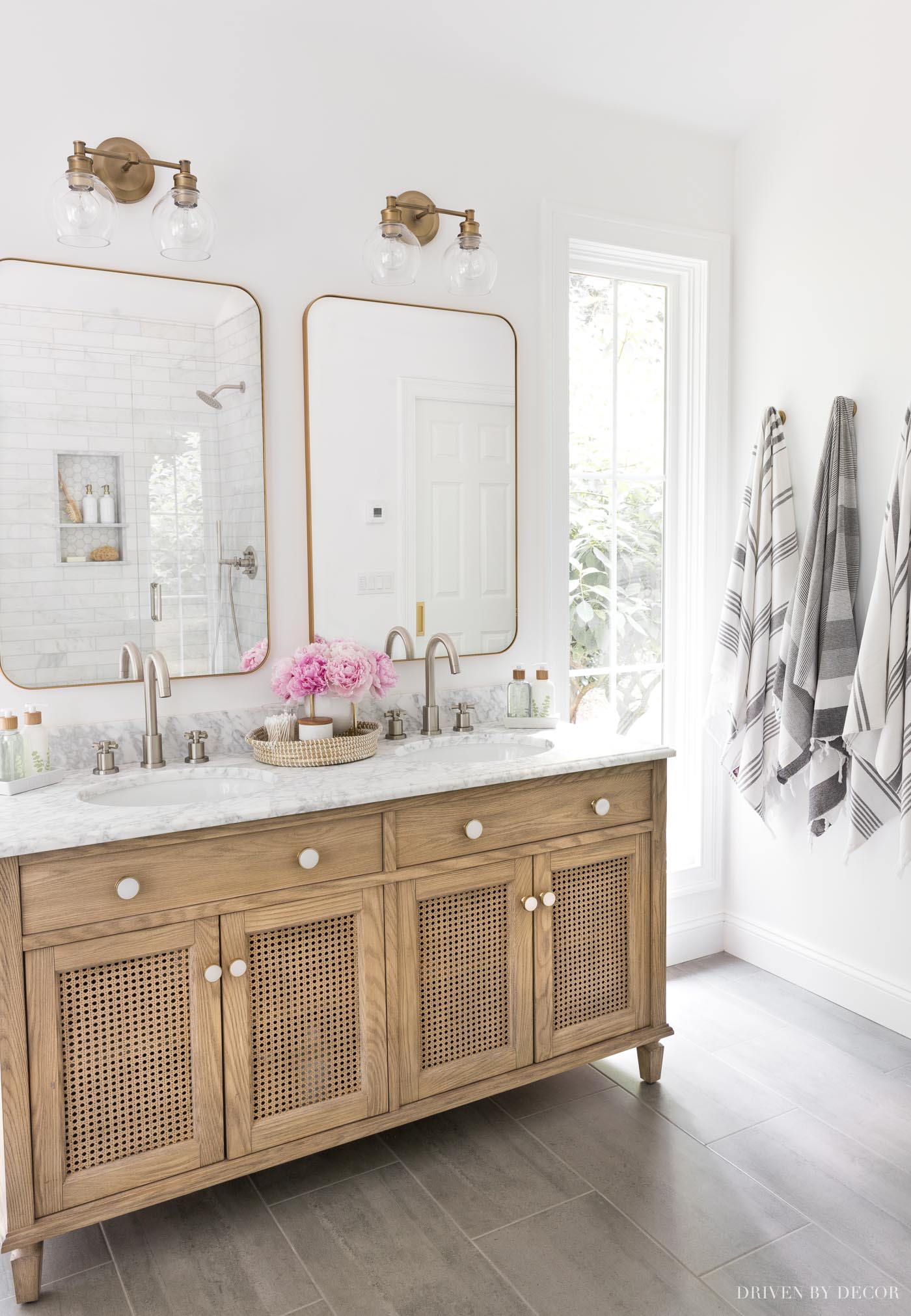 Love the white paint color in this bathroom - Benjamin Moore Chantilly Lace