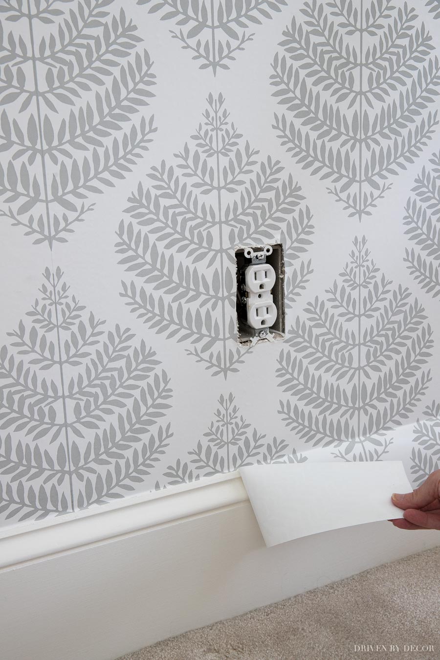 How to cut off extra wallpaper in a straight line