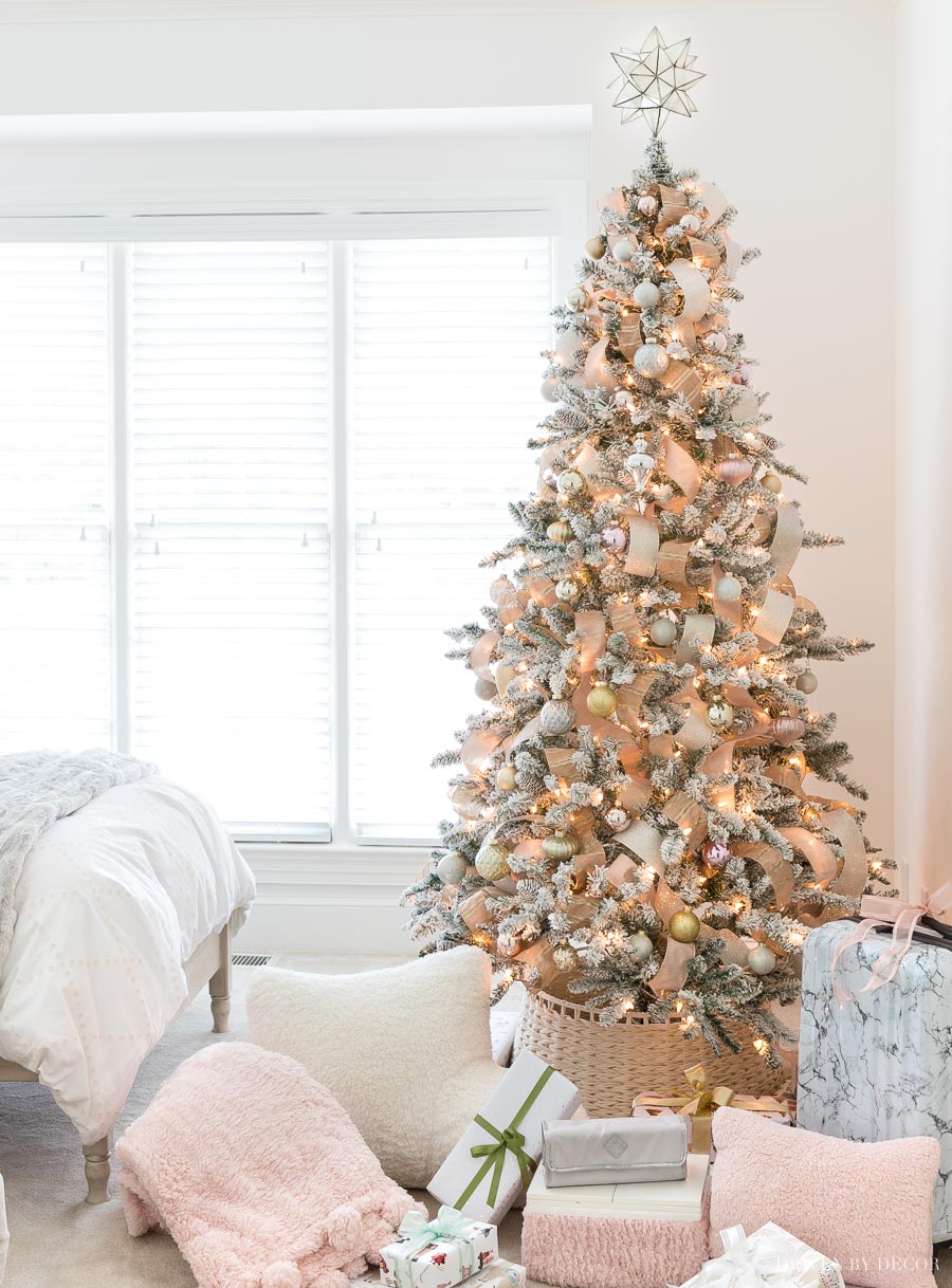 A great budget friendly faux flocked Christmas tree that doesn't look cheap!