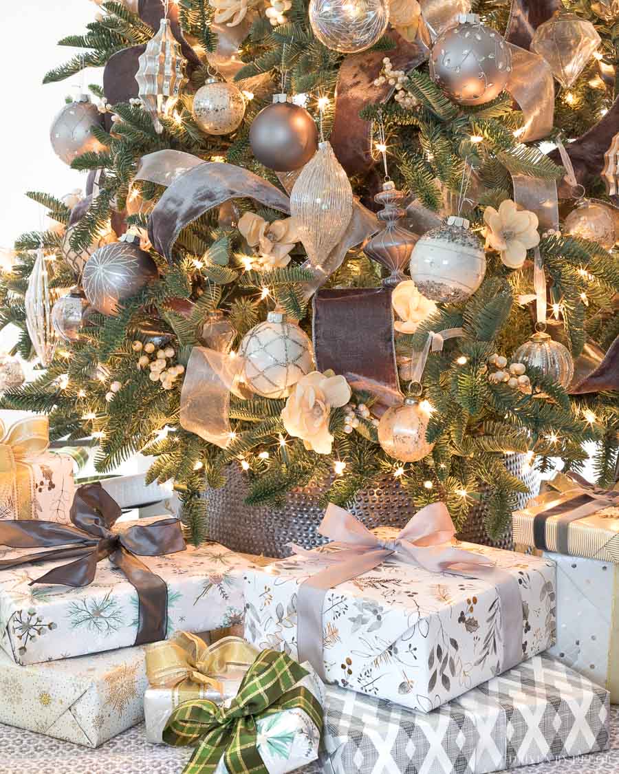Artificial Christmas Tree Metal Stand Xmas Tree Traditional Decor Free 84pcs Bow 
