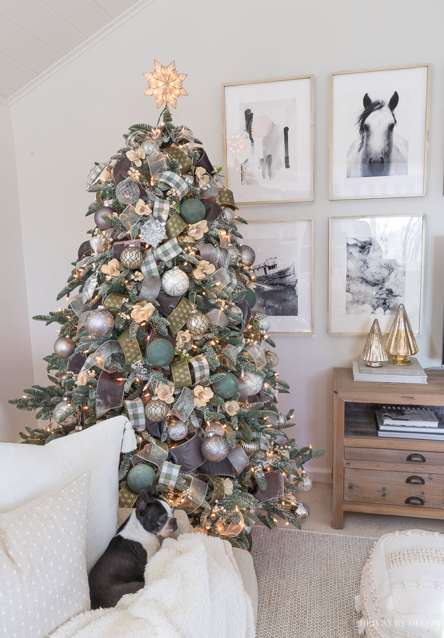 Such a helpful post on how to flock a Christmas tree - love how her tree turned out!