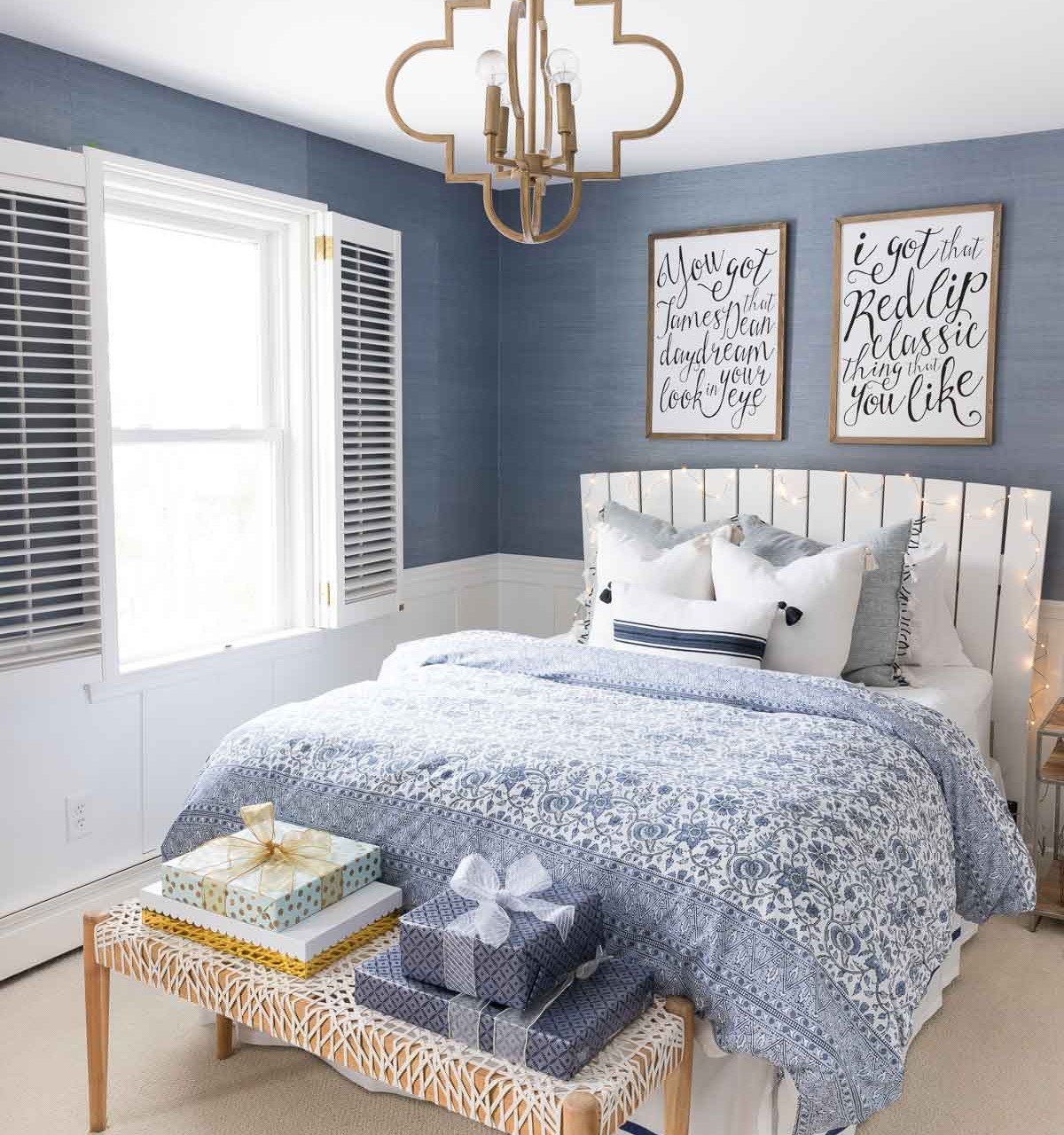 Love this blue and white bedroom at Christmas!