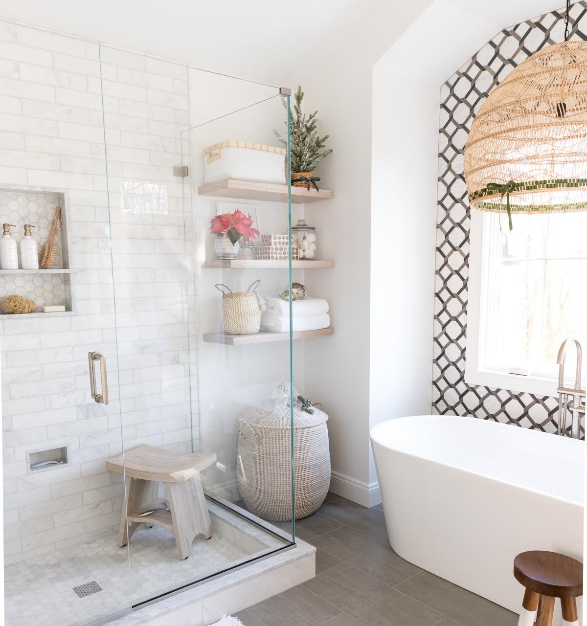 Love that gorgeous tile on the wall in this master bathroom! Great master bathroom remodel idea!