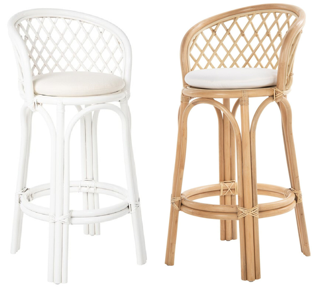 These counter stools have the prettiest chair back design!