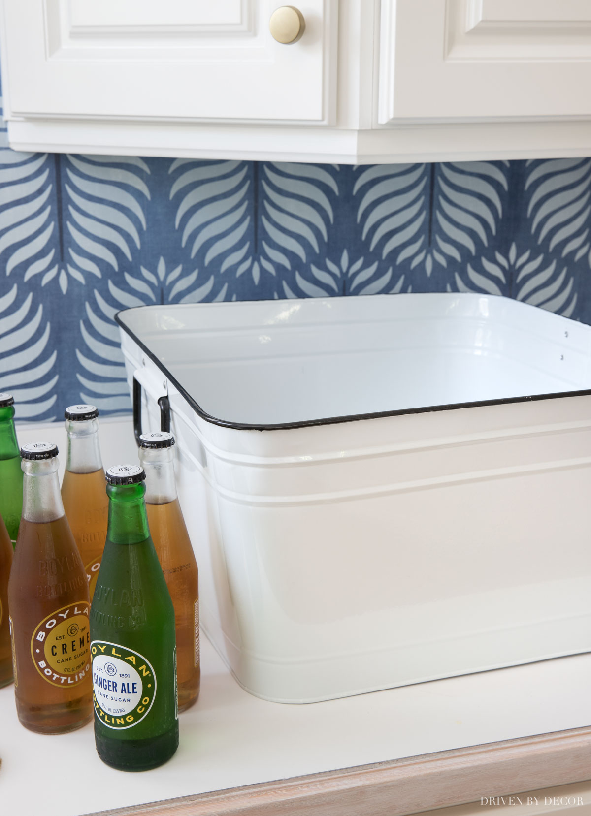 I love that you can fill this cooler with ice and drink and put it in the stand for outdoor parties!
