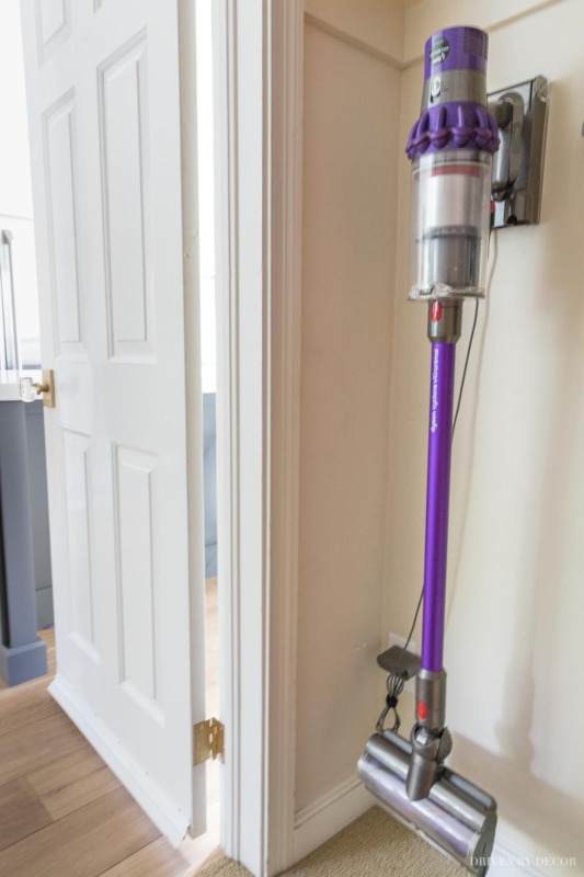 Shark vs. Dyson Cordless Vacuum FaceOff! Driven by Decor