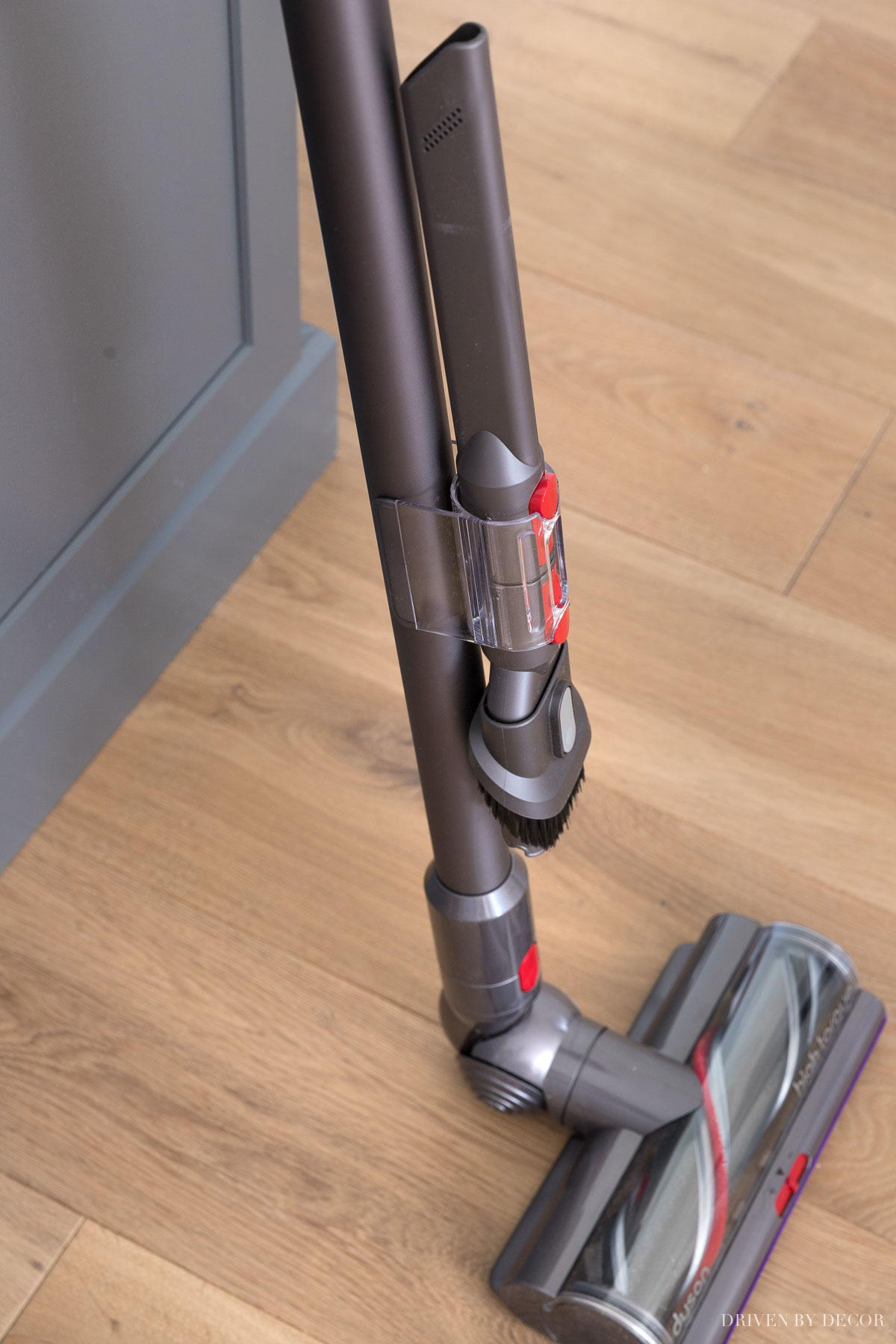 I love this feature of having these two attachments where they're easy to grab on my Dyson cordless vacuum