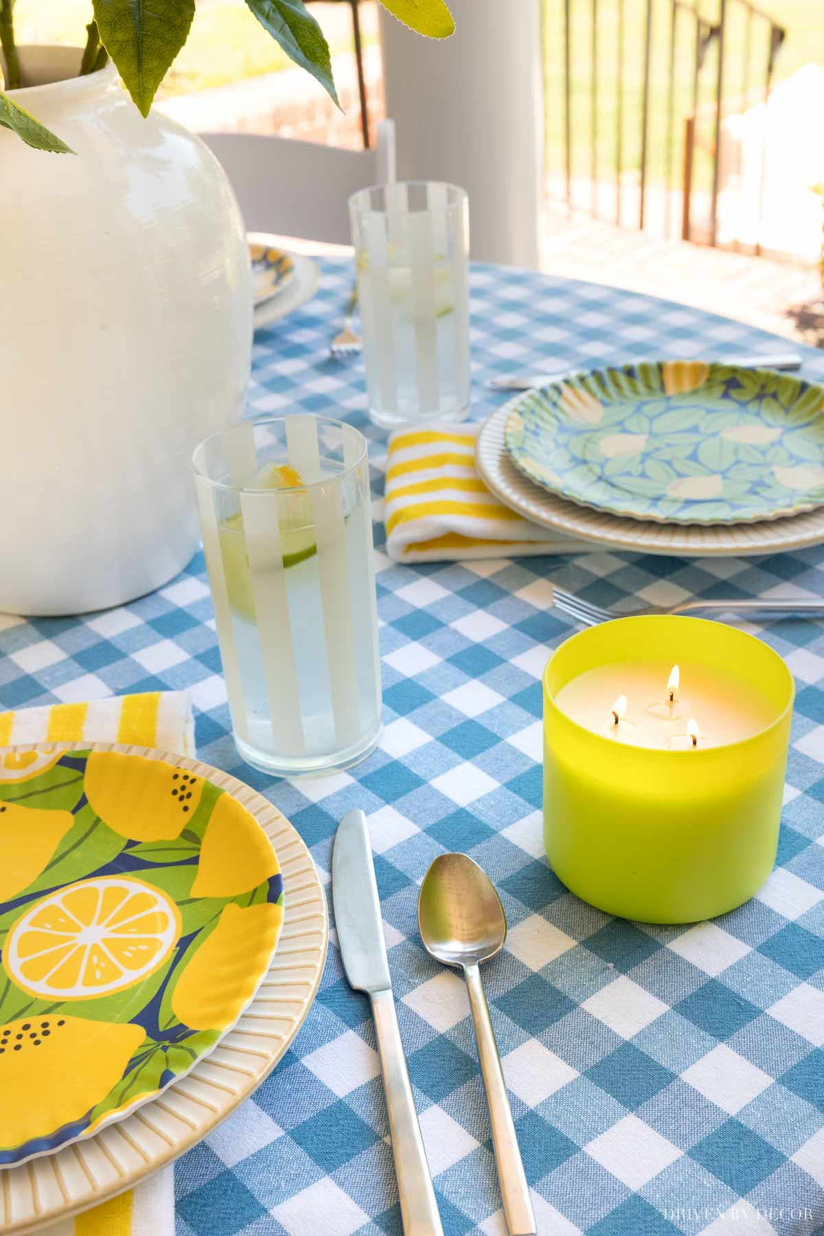 This candle has the perfect summer scent!