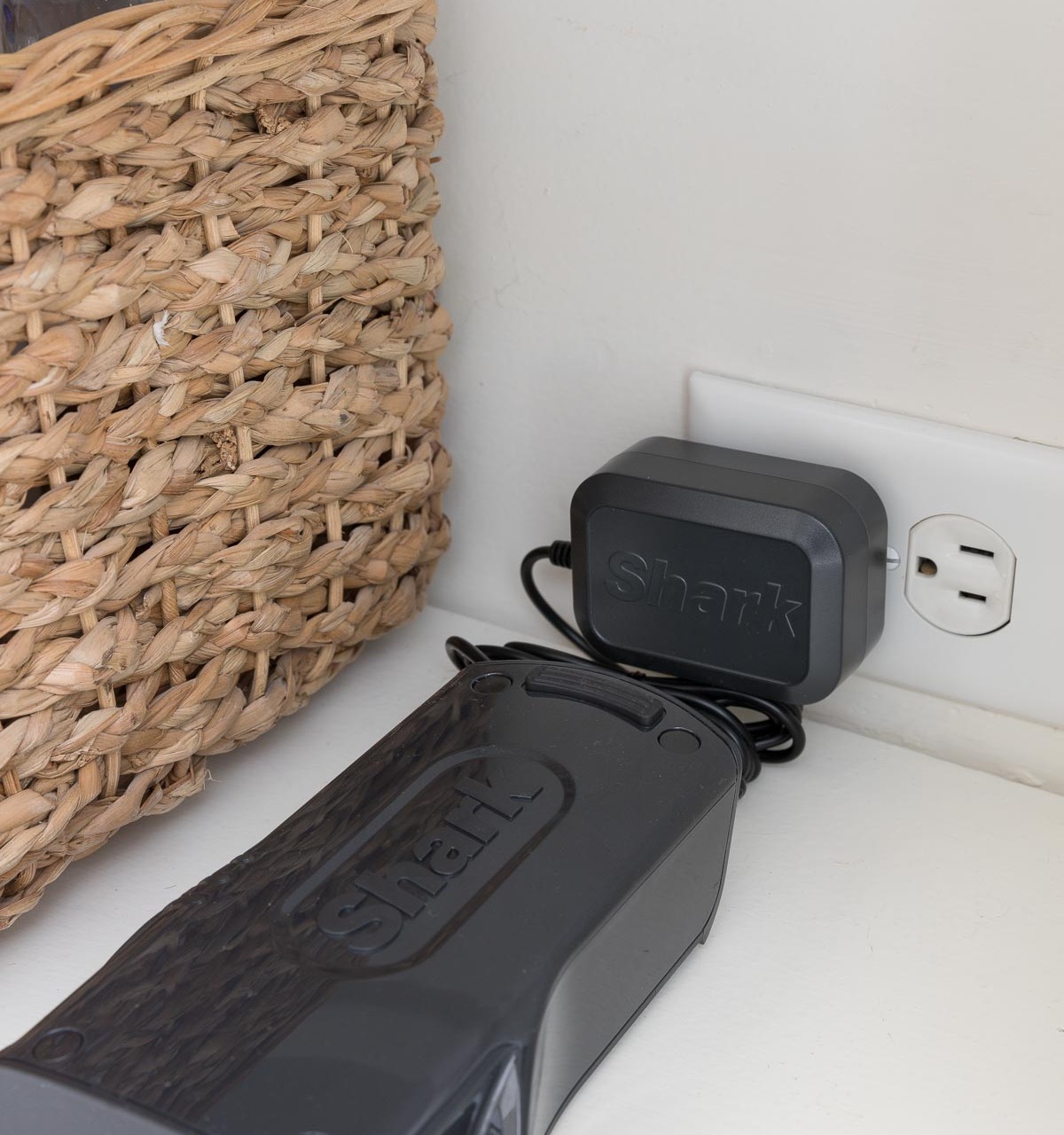 Shark cordless vacuum battery charging