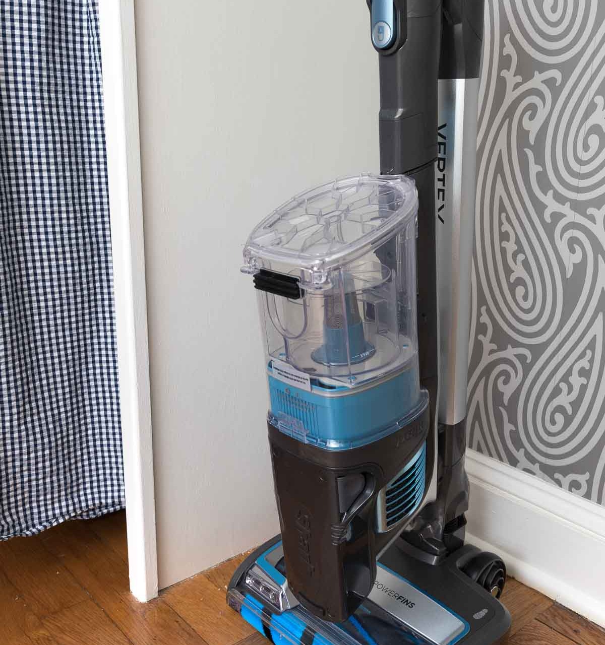 Love how this Shark cordless vacuum folds down for easy storage!