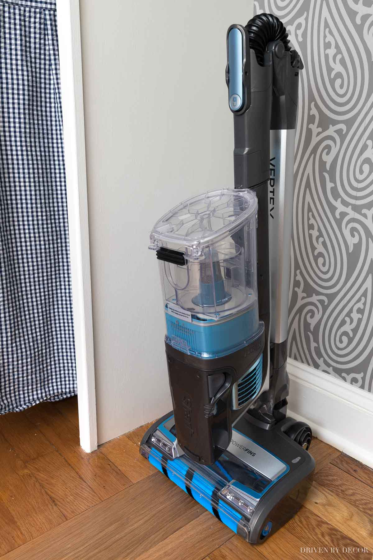 Love how this Shark cordless vacuum folds down for easy storage!