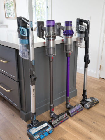 Shark vs. Dyson cordless vacuums - such a helpful comparison!