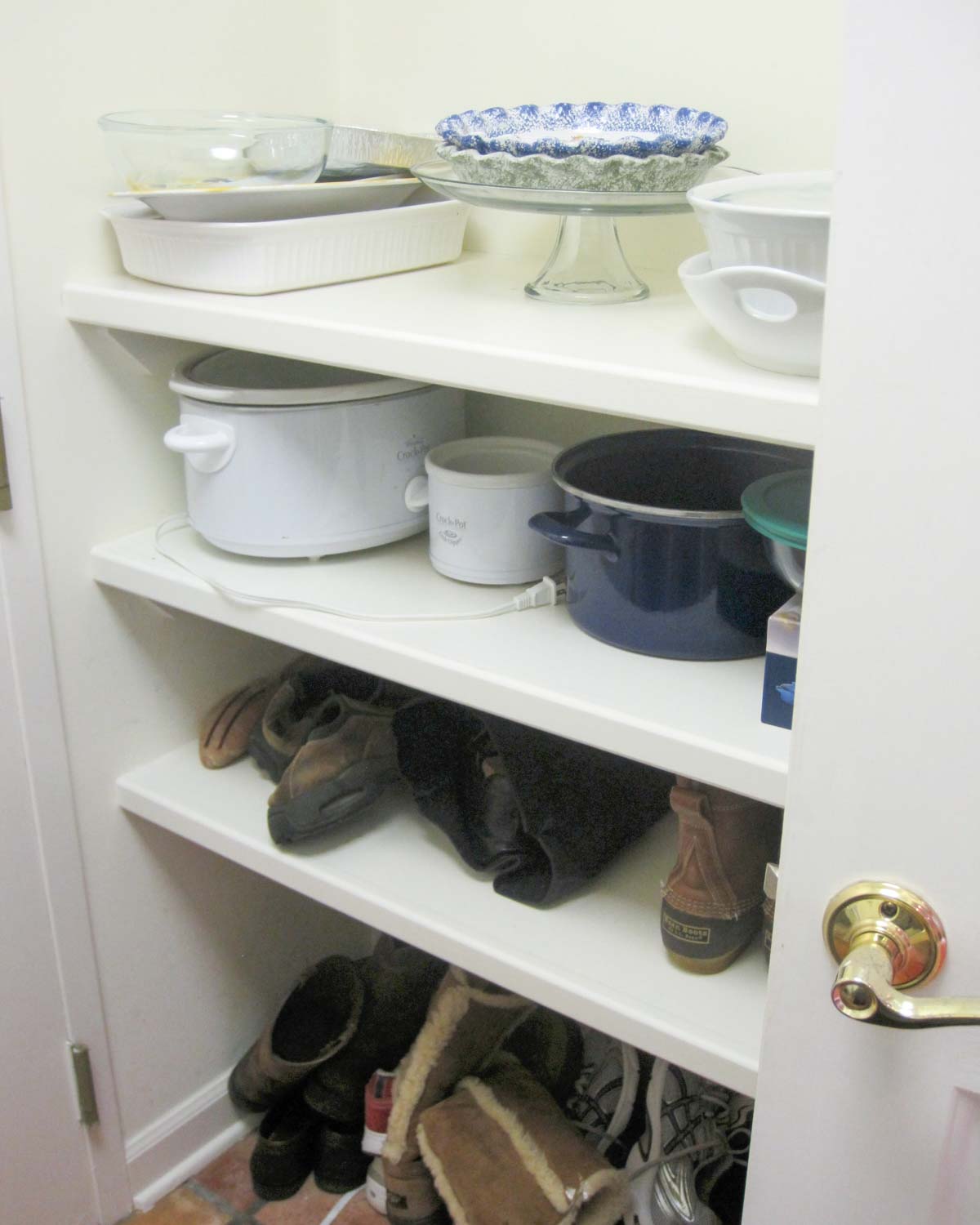 Home remodel: Laundry room before remodeling!