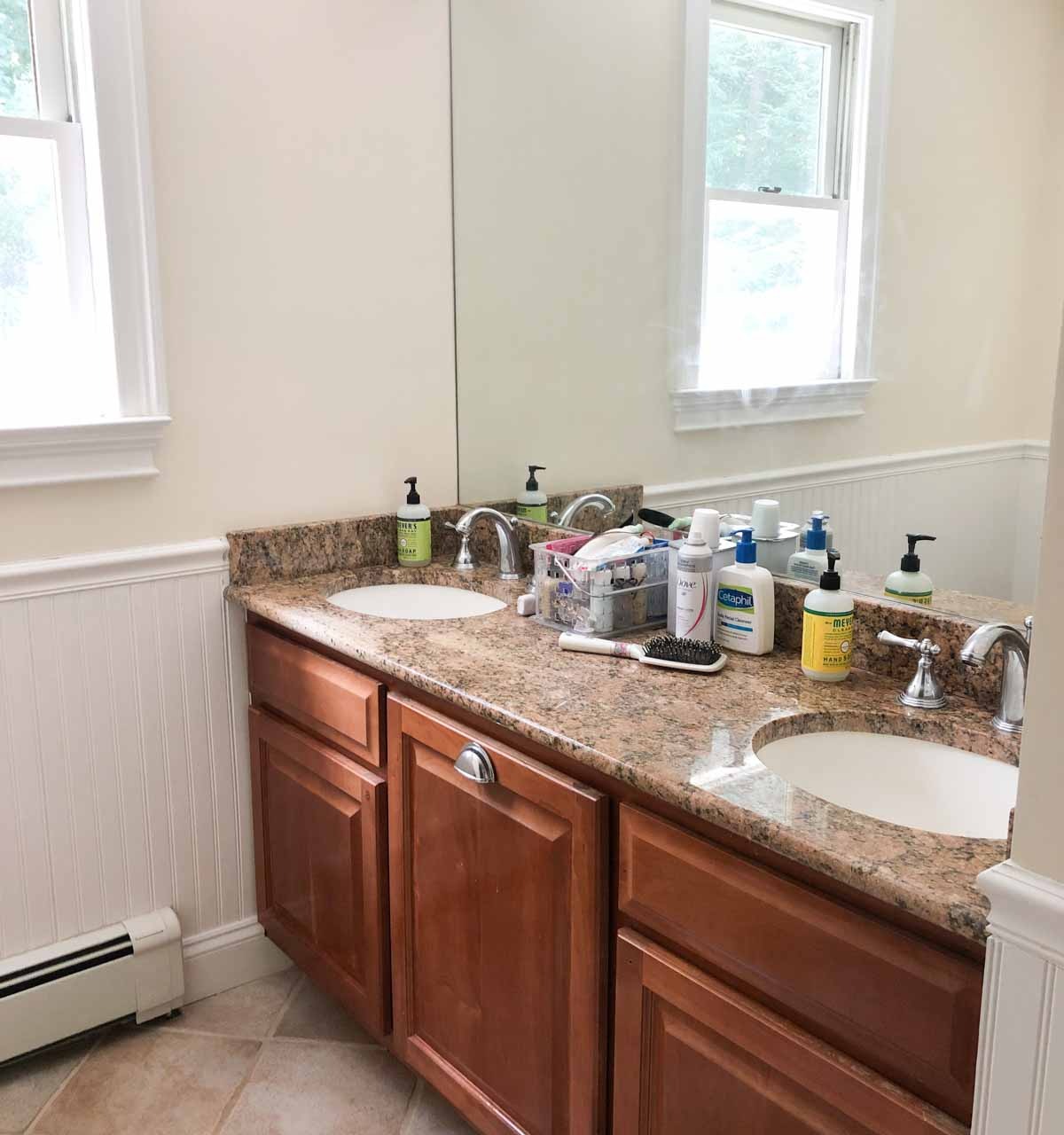 Home remodel: Our kids' bathroom before remodeling!