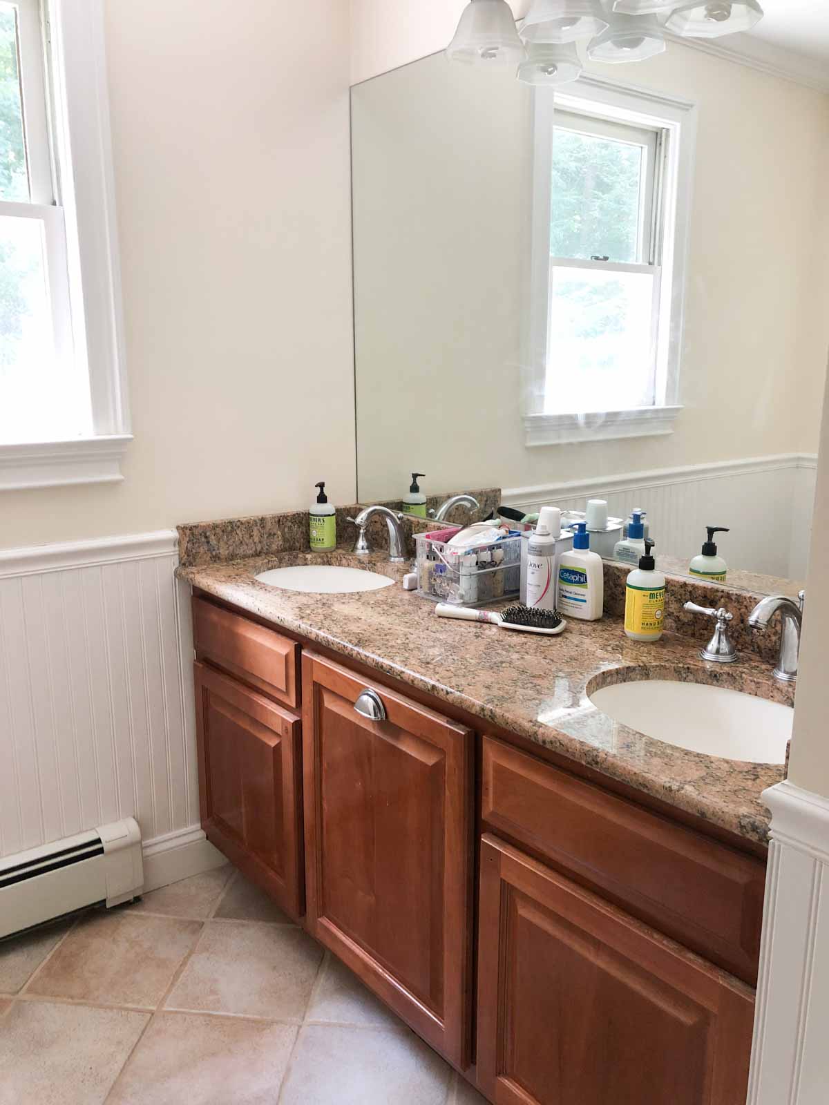 Home remodel: Our kids' bathroom before remodeling!