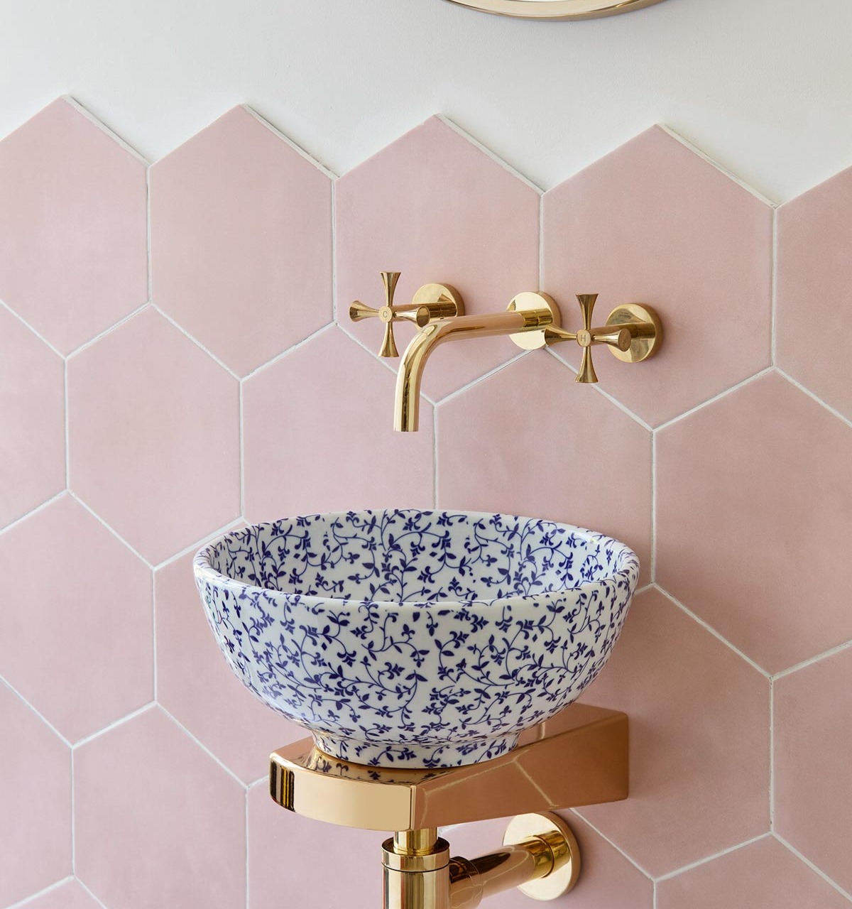The cutest mini basin sink perfect for small bathrooms!