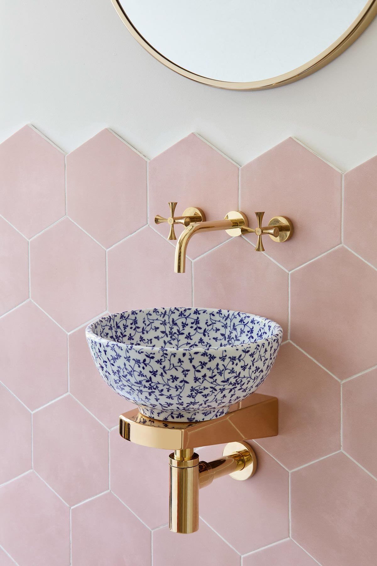 The cutest mini basin sink perfect for small bathrooms!