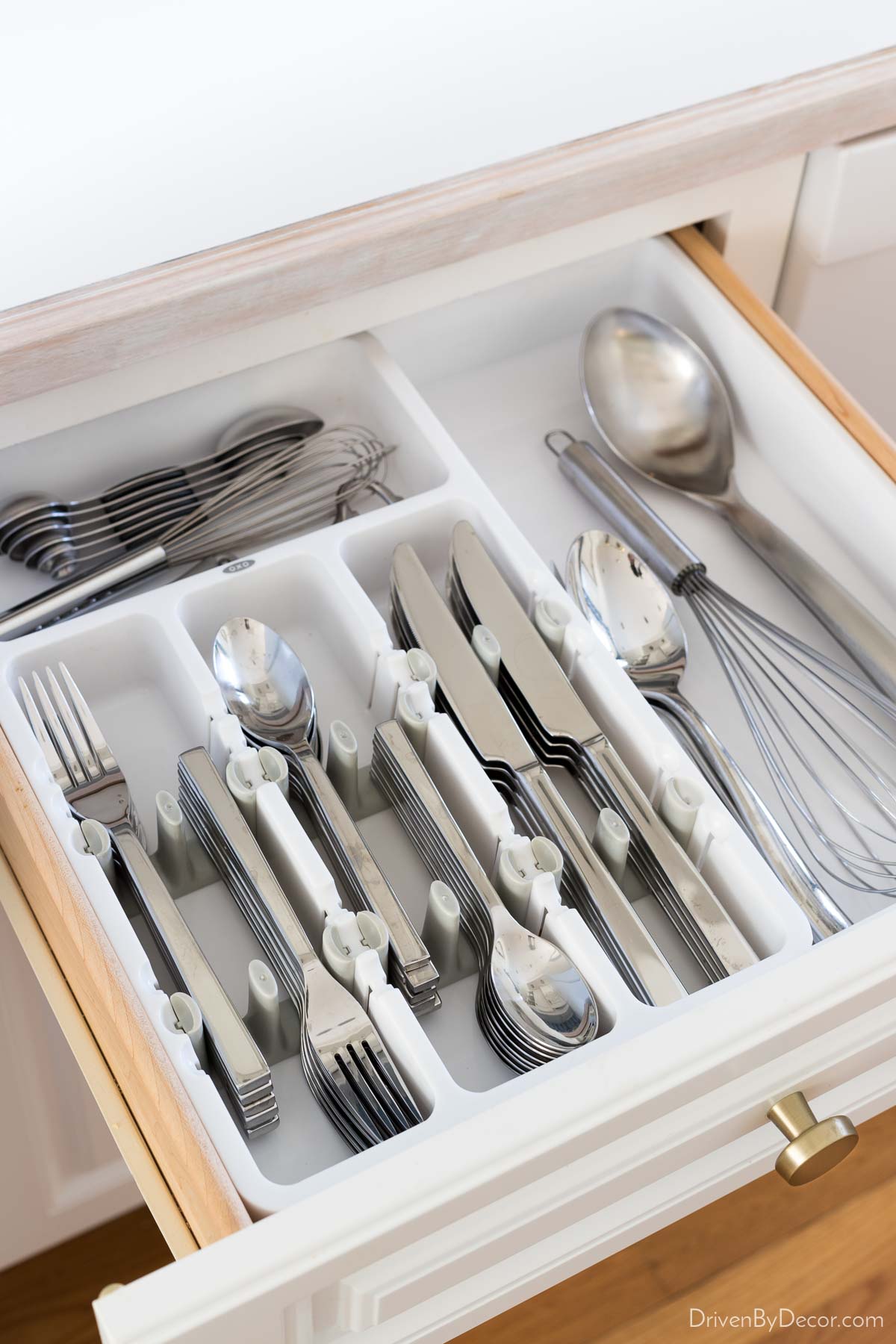 This expandable kitchen drawer organizer is perfect for keeping silverware and cutlery