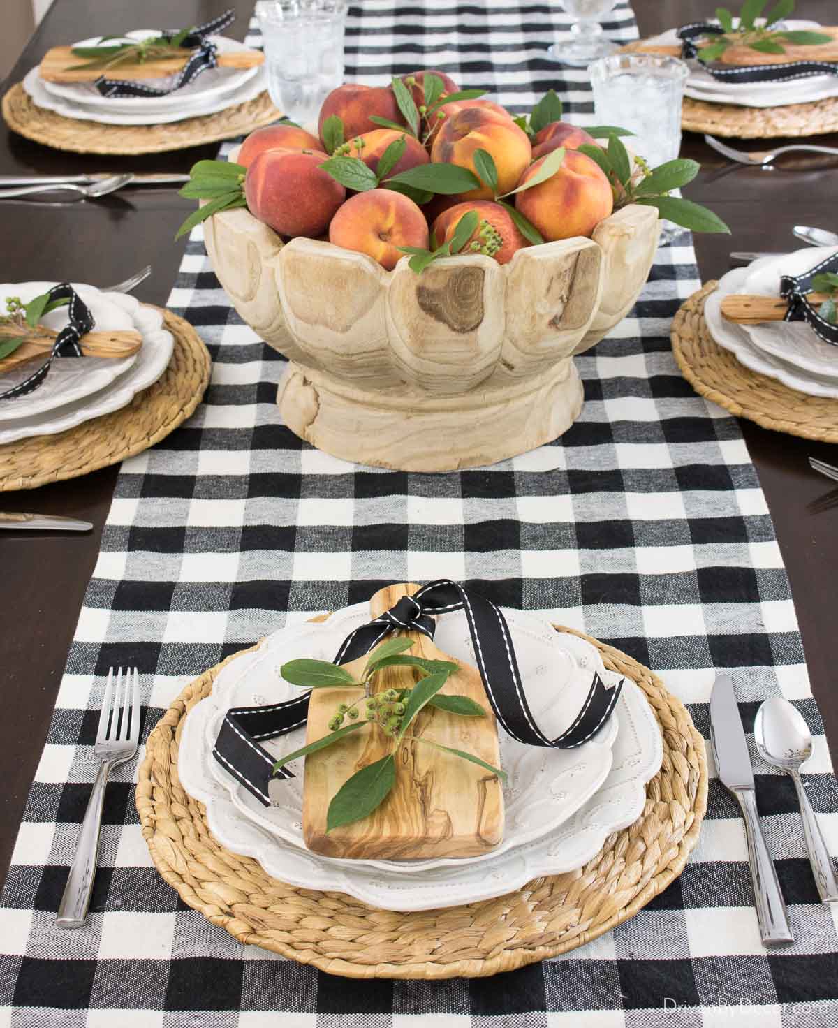 A bowl of peaches makes a beautiful, simple Thanksgiving table centerpiece