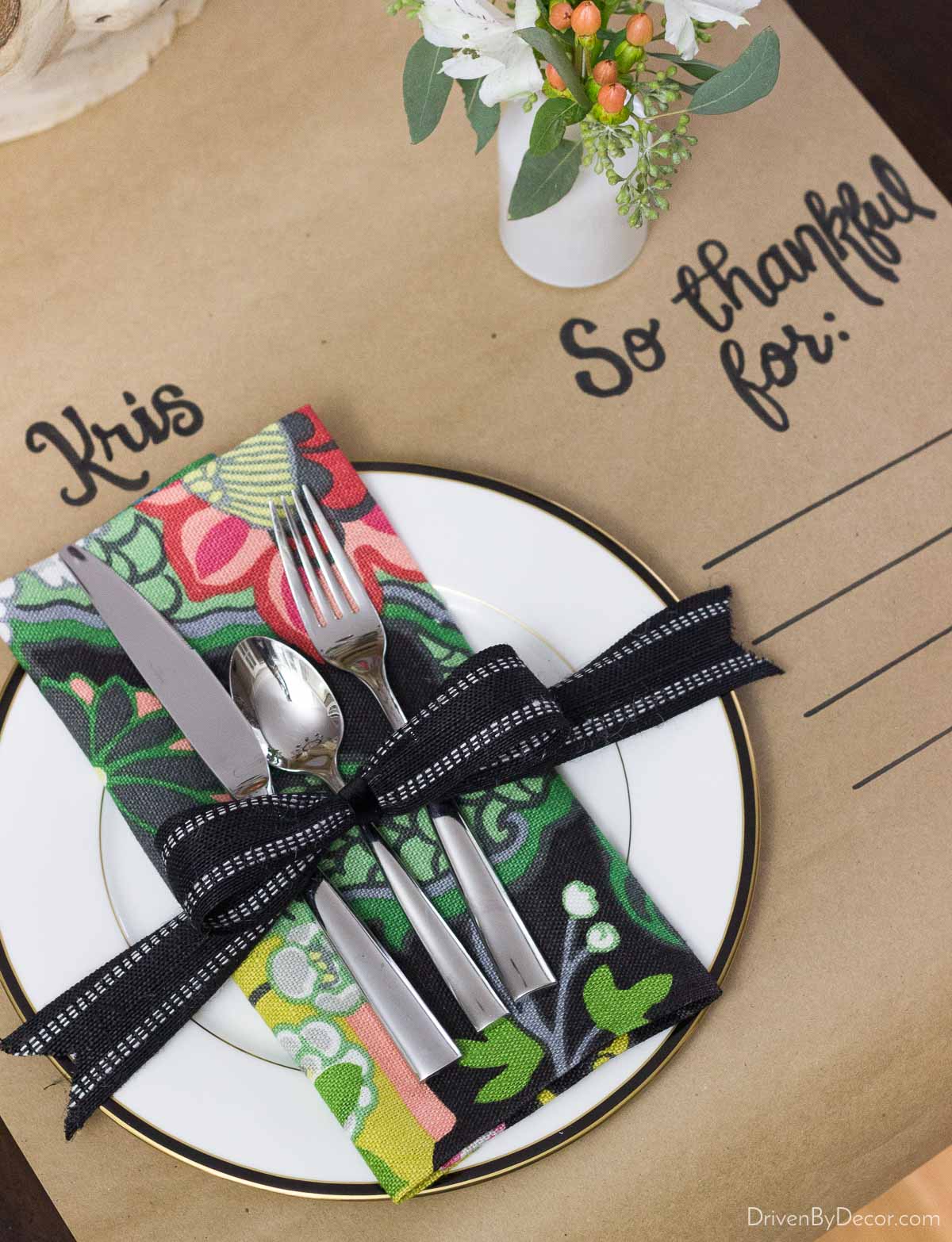 Create a fun Thanksgiving table runner with a roll of kraft paper