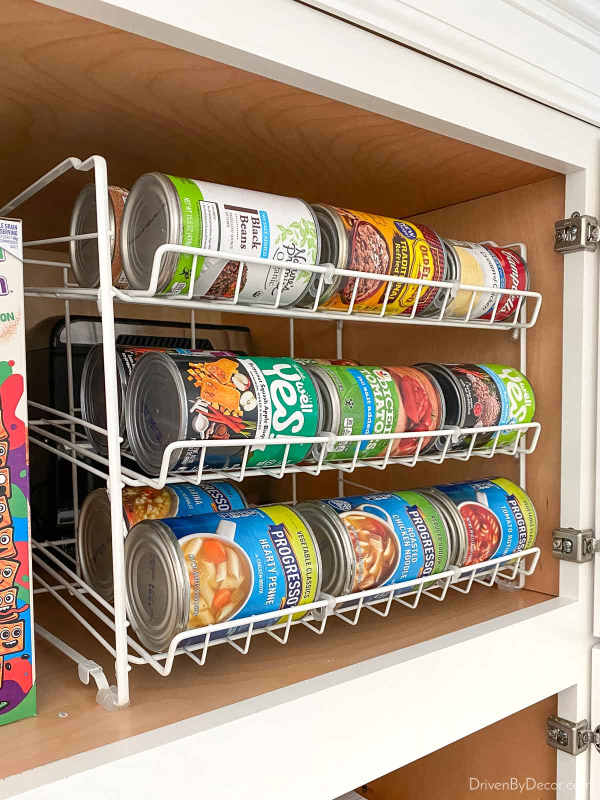 Wire can rack for kitchen cabinet organization