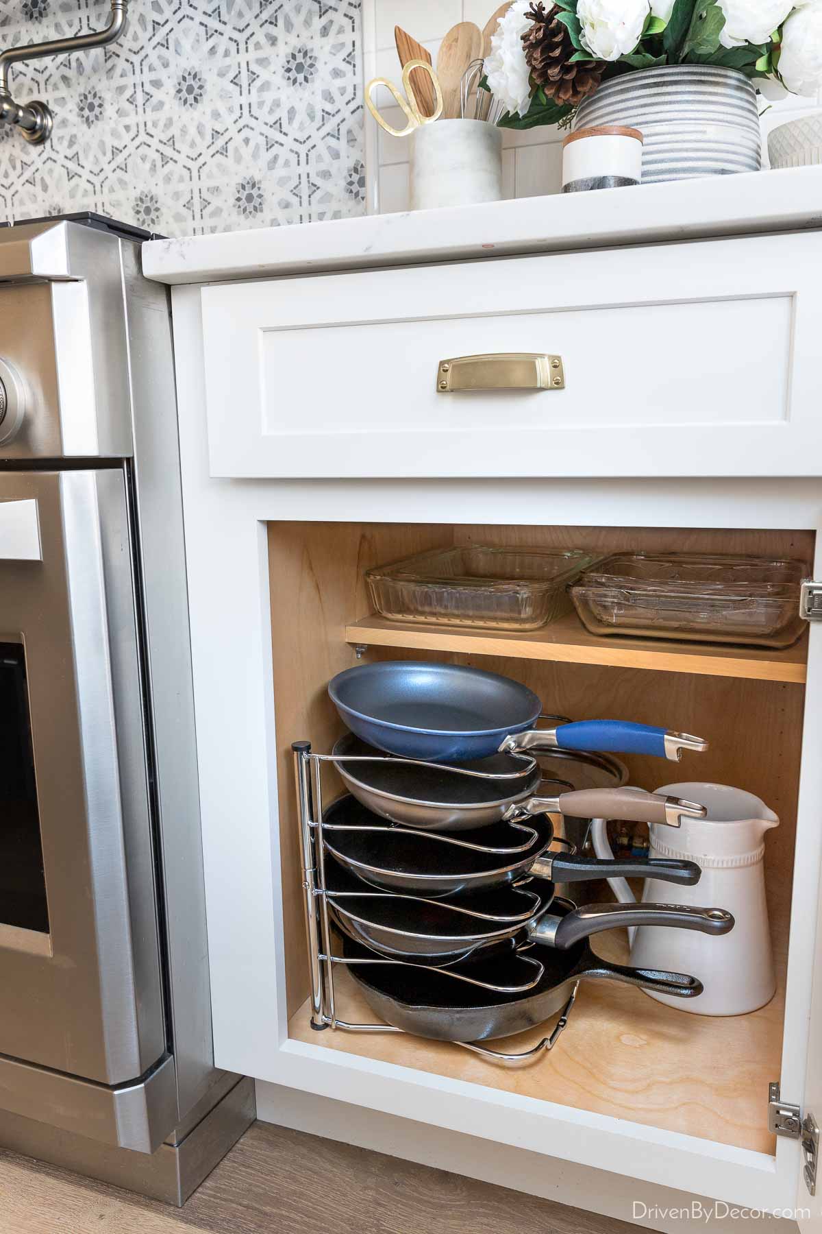 Pan organizer rack to organize your kitchen cabinets