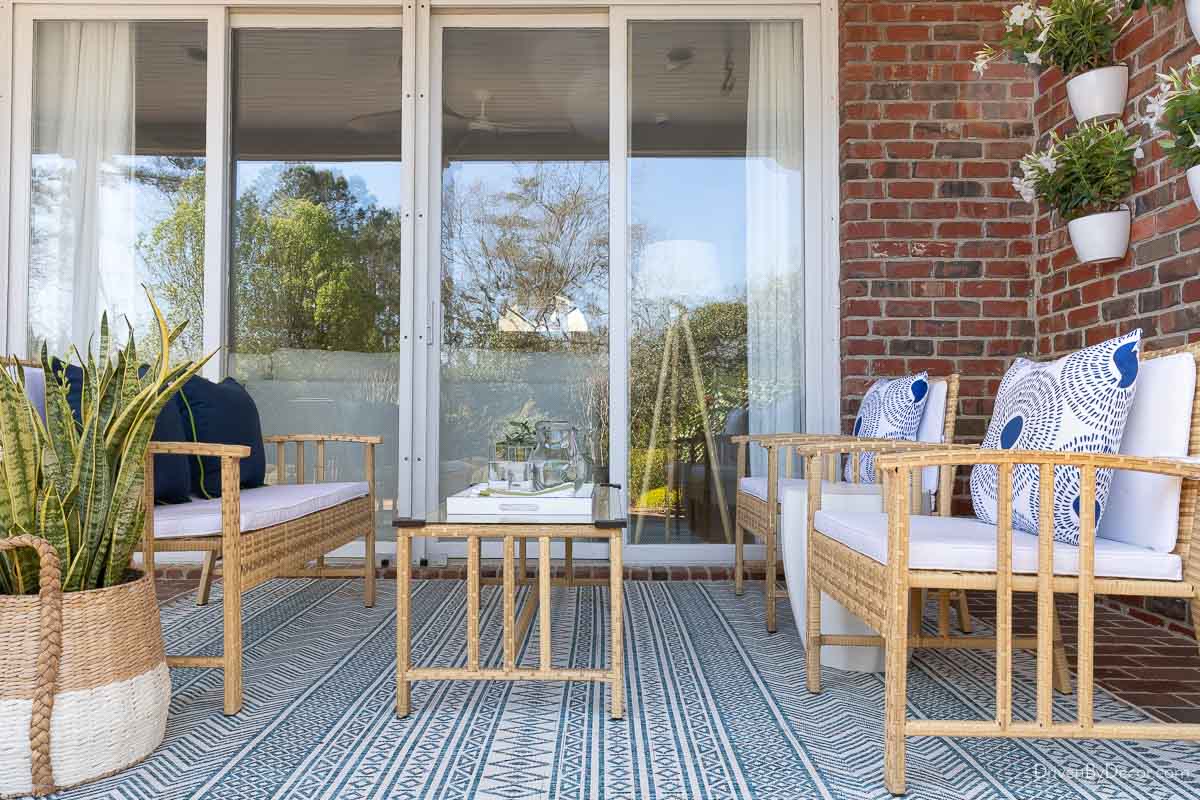 Outdoor rug defining an outdoor conversation area