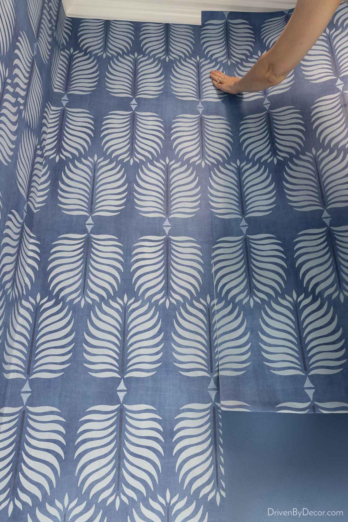 Matching up the pattern during wallpaper installation