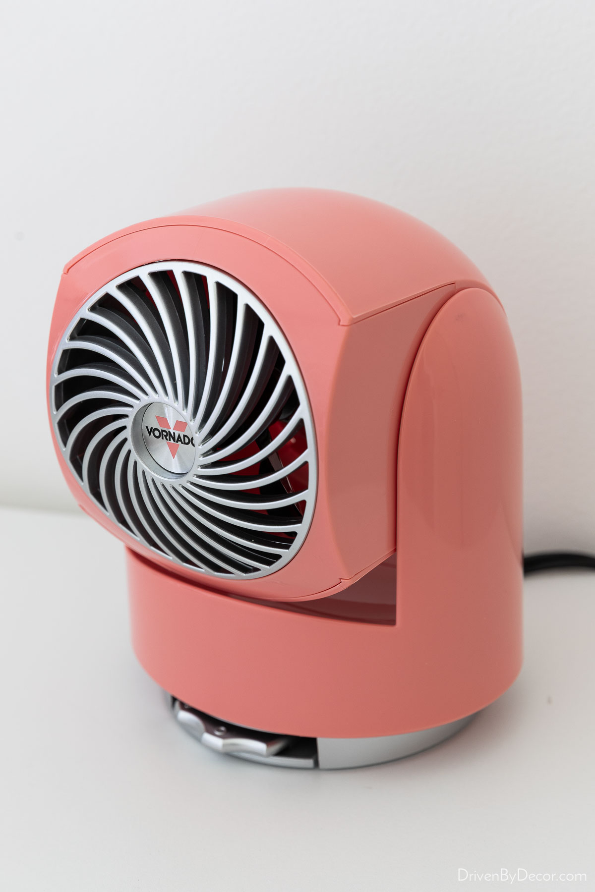 Great desktop fan for college that comes in fun colors!