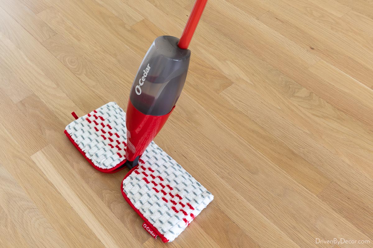 Microfiber spray mop for cleaning hardwood floors