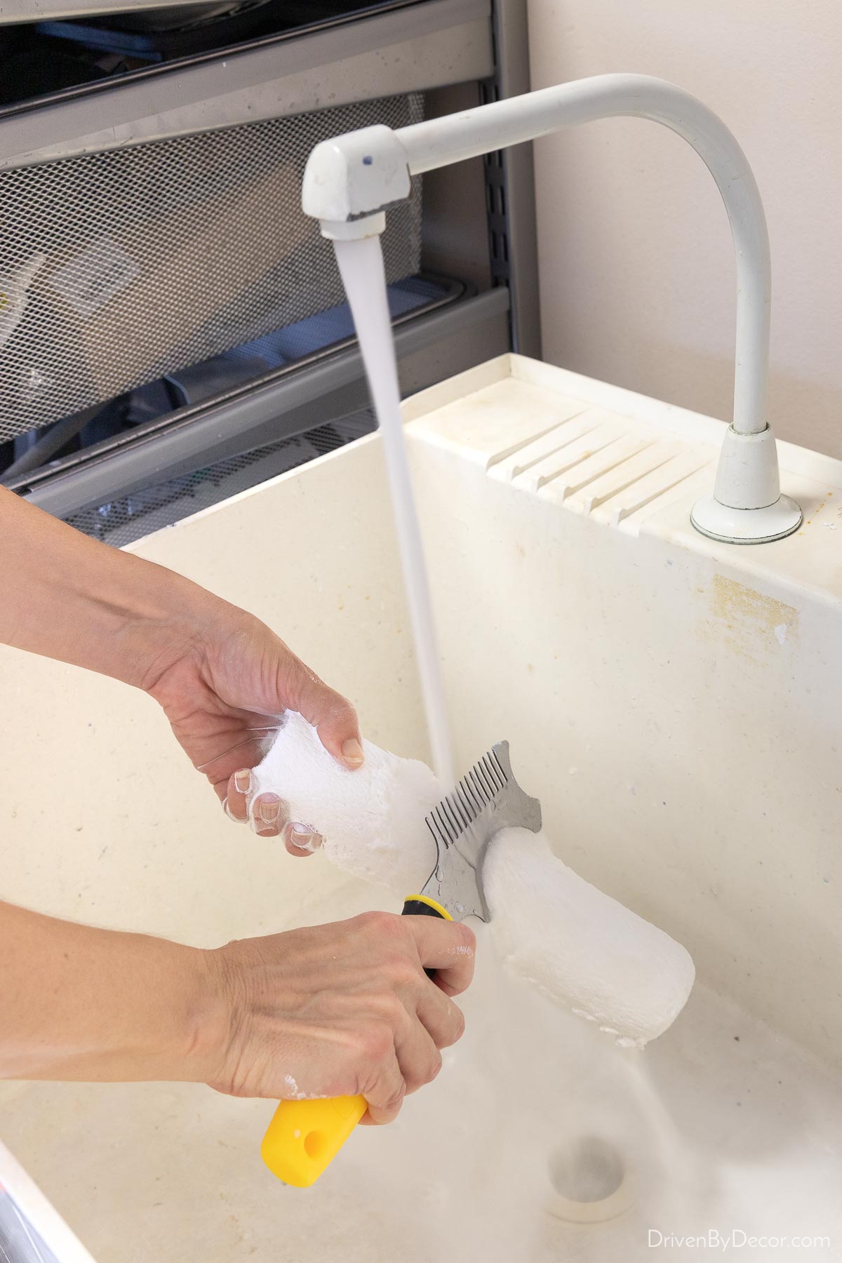How to clean paint roller