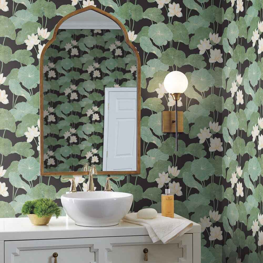 Lily pad wallpaper in bathroom