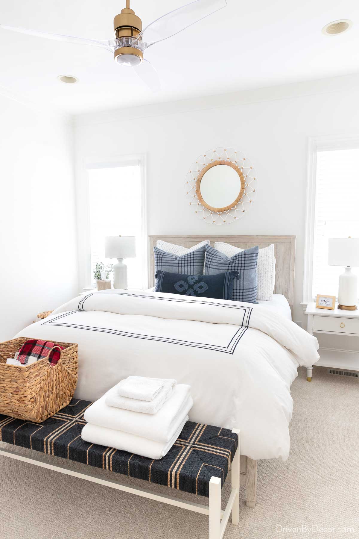 Guest bedroom decorated with shades of blue