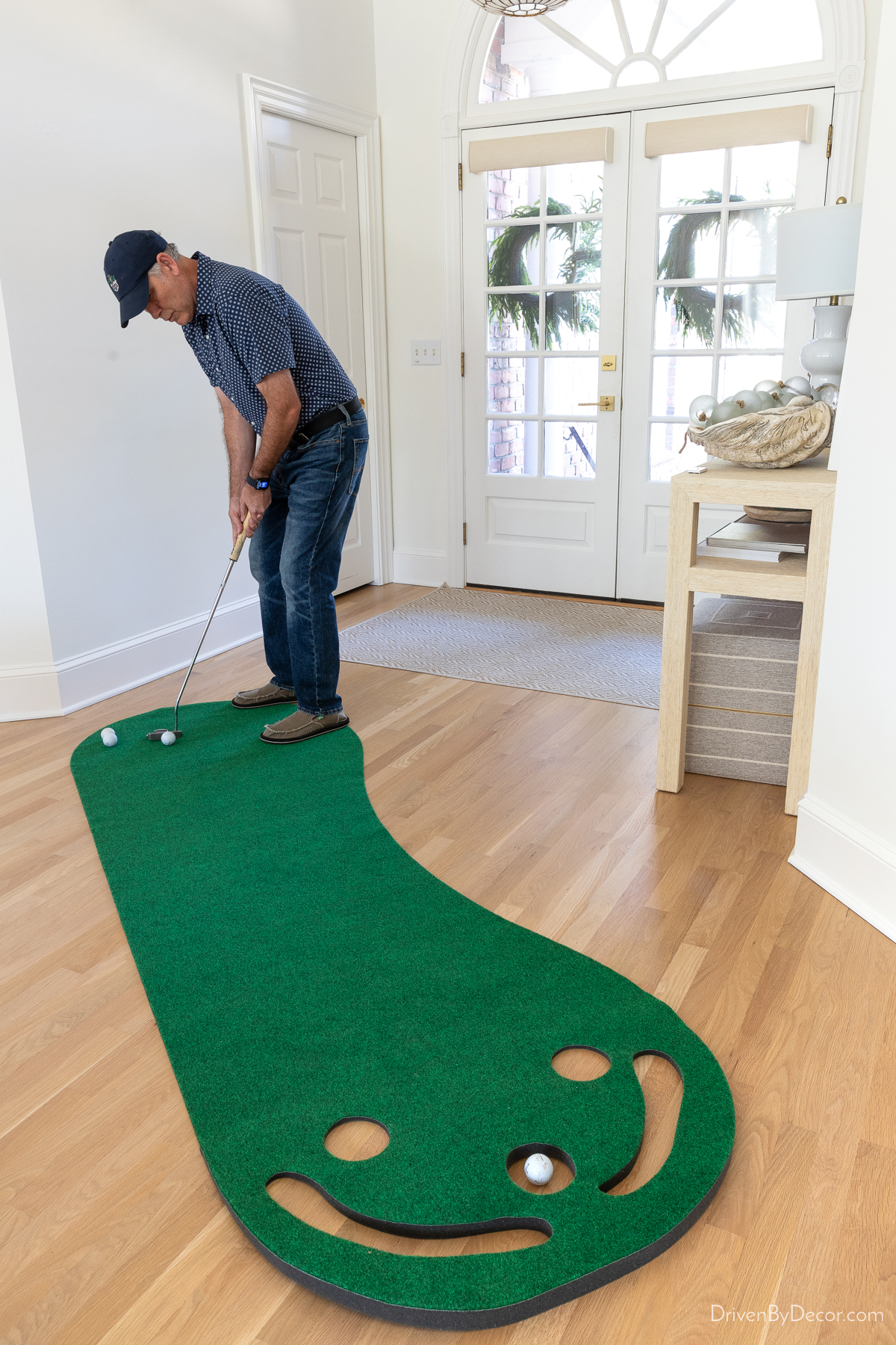 Roll up putting green for indoor practice as a great gift for a golfer